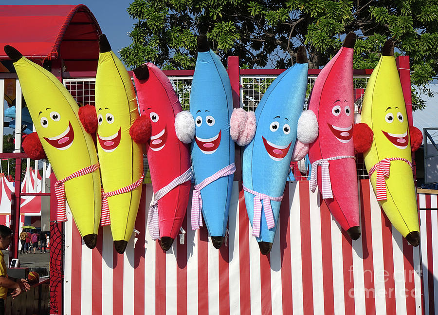 Large pillows in the shape of bananas by Yali Shi Large pillows in the shape of bananas by Yali Shi