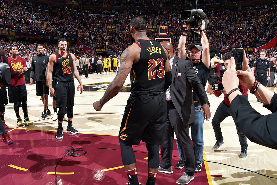 Larry Nance and Lebron James Photograph by David Liam Kyle