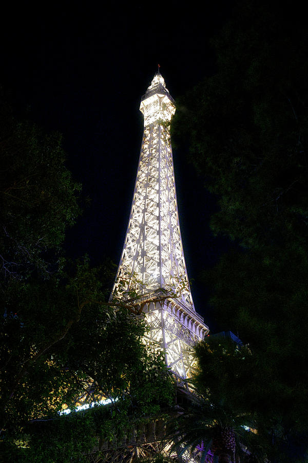 Eiffel Tower in Night Las Vegas Editorial Stock Image - Image of  entertainment, eiffel: 33358214