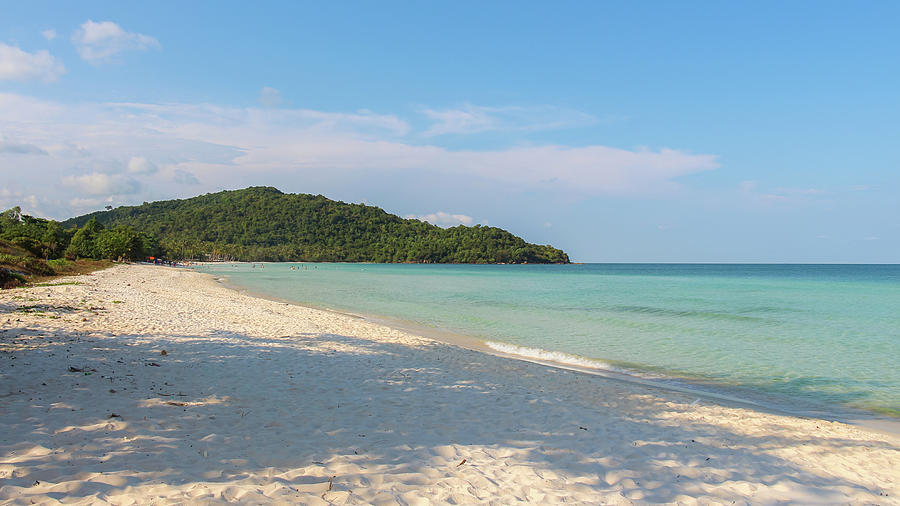 Late afternoon sun on Sao beach on the tropical island of Phu Quoc ...