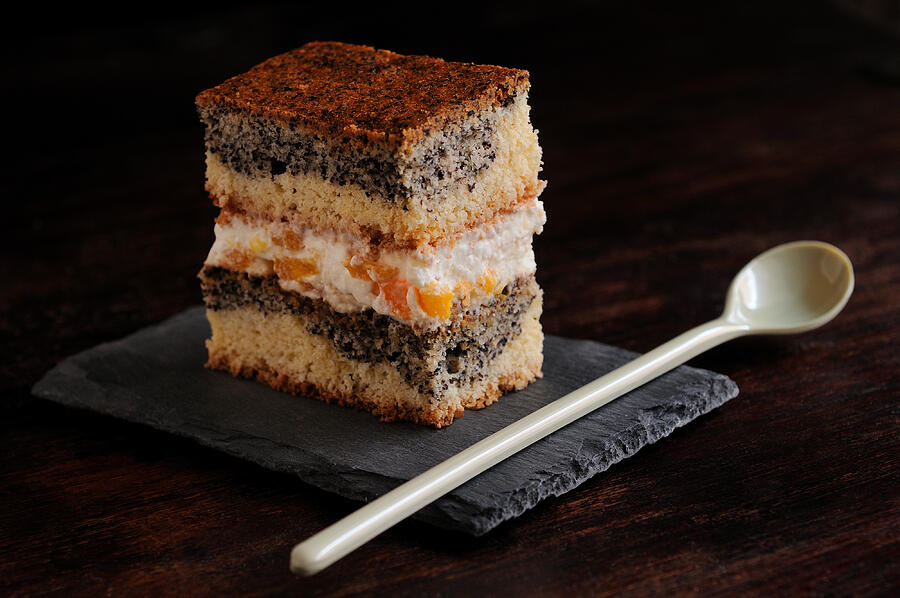 Layer cake with poppy seeds Photograph by © Anouk Stricher