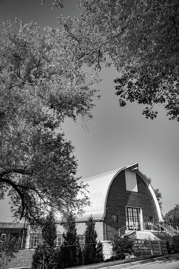 Lenexa Kansas Old Thompson Barn - Black and White Photograph by Gregory Ballos