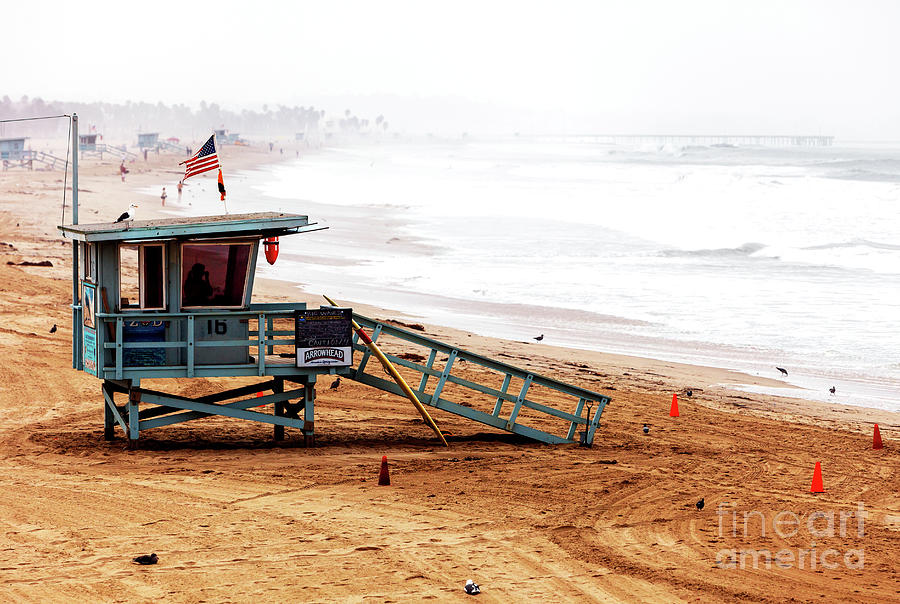 Lifeguard Stand 16 at Santa Monica Beach Photograph by John Rizzuto