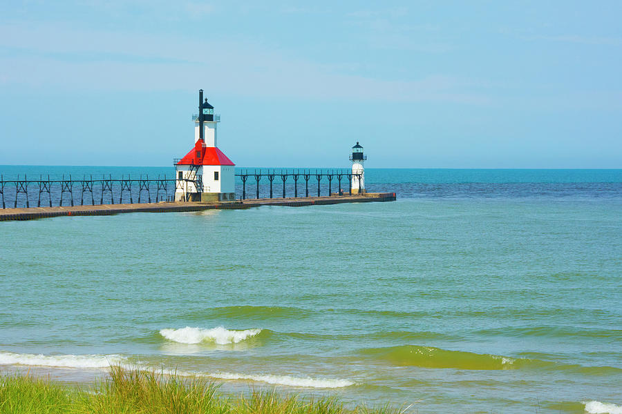 Lighthouse-Harbor lighthouse-with elevated winter catwalk-Benton ...