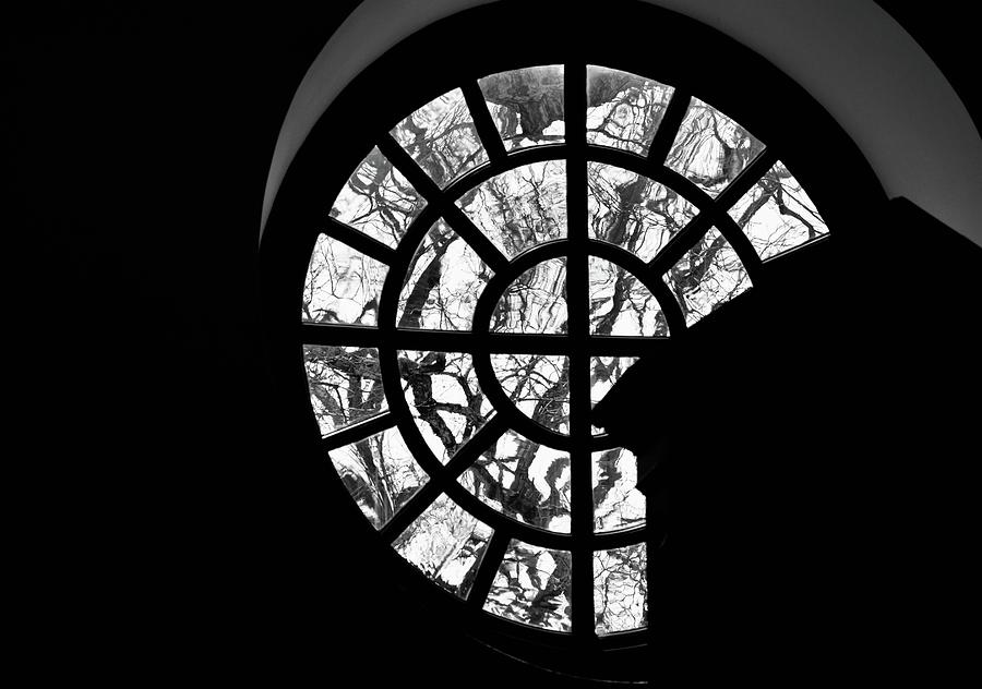 Courtroom Photograph - Limb Shapes Through the Round Capital Windows by Warren Thompson