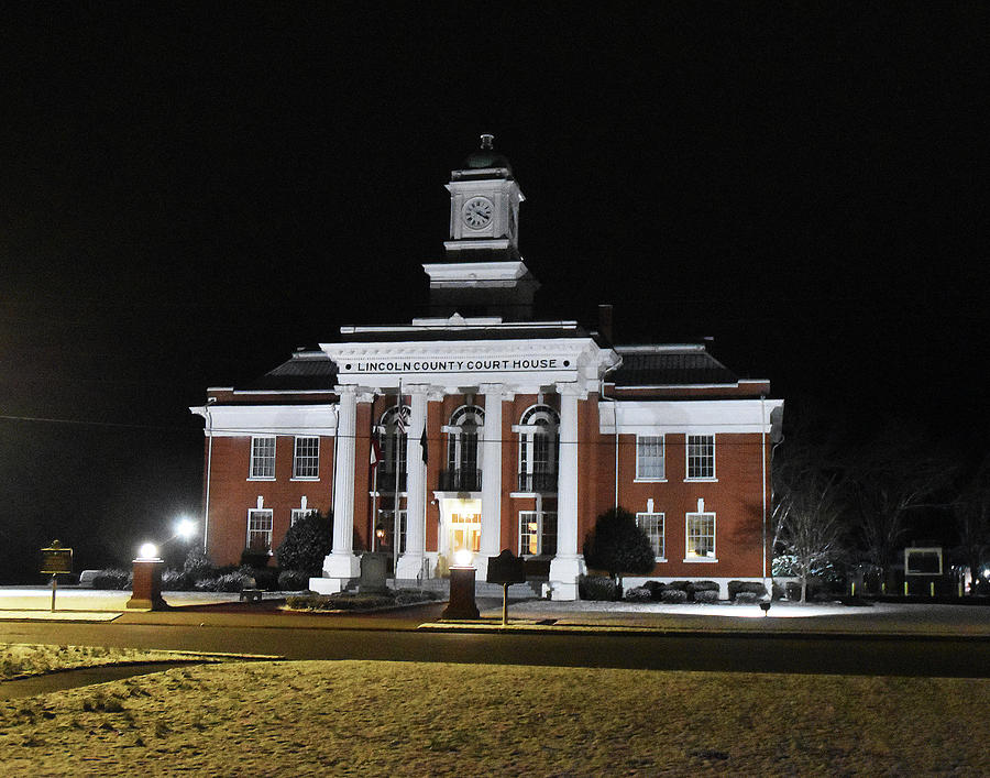 Lincoln County Courthouse Photograph by Geolina Photography And