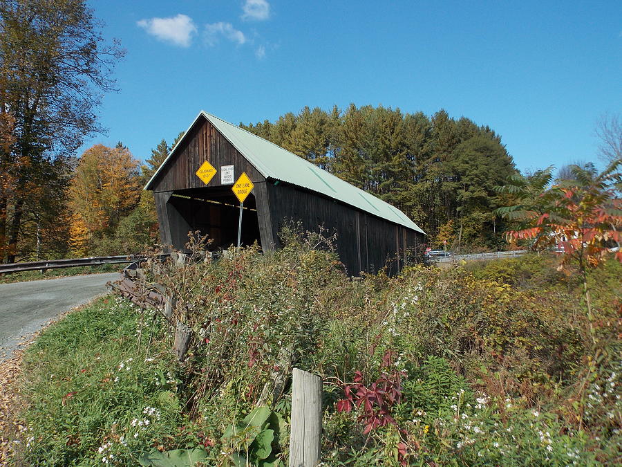 Lincoln Covered Bridge in Woodstock Photograph by Catherine Gagne