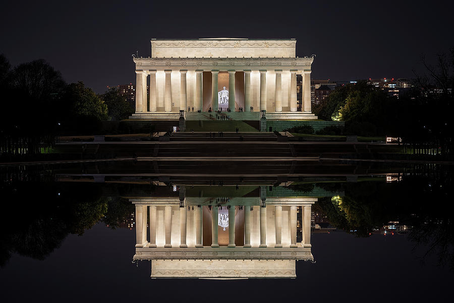 Lincoln Memorial Mirror Photograph by Ryan Wyckoff