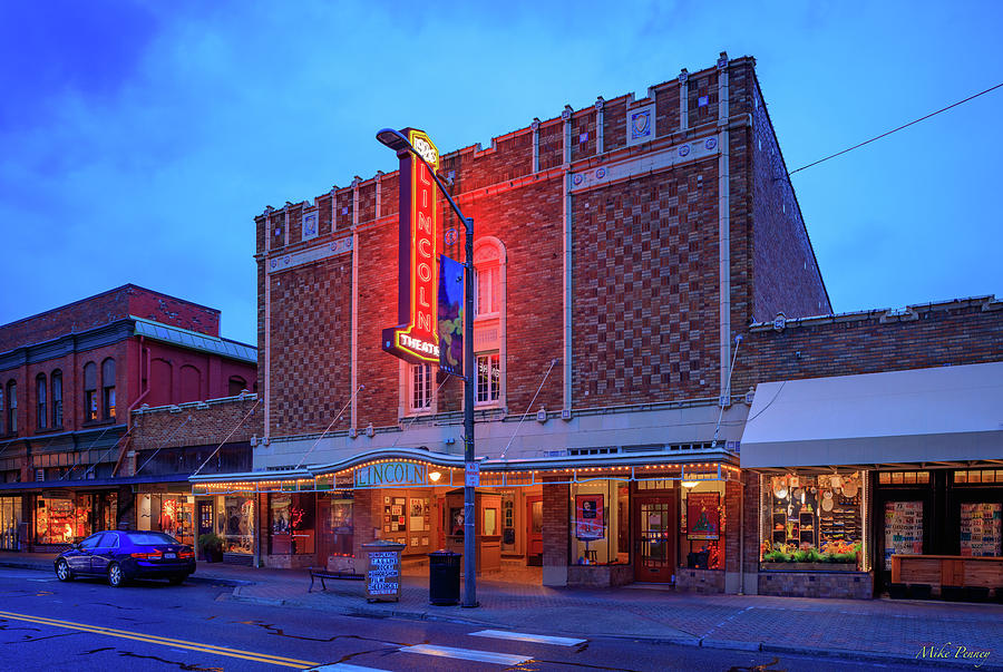 Lincoln theater 10-22-04 Photograph by Mike Penney - Fine Art America