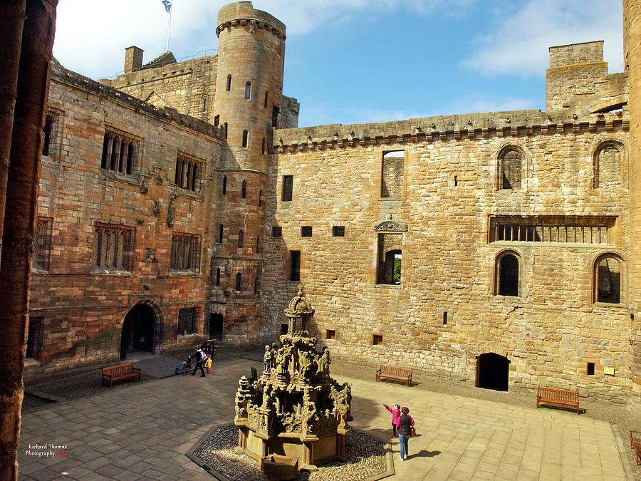 Linlithgow Palace Courtyard Photograph by Richard Thomas