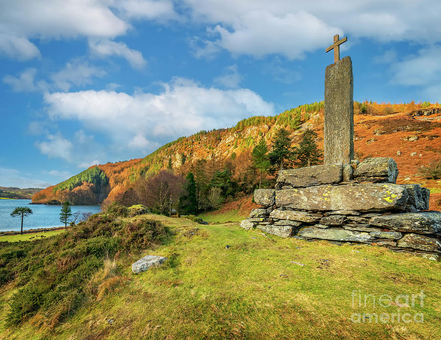Llyn Geirionydd Taliesin Monument Photograph by Adrian Evans