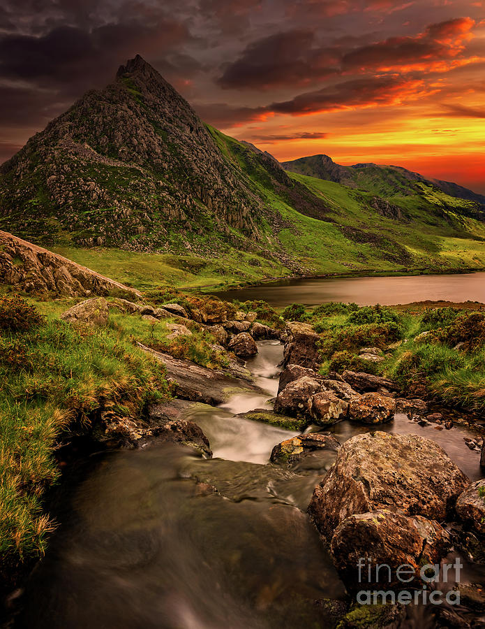 Llyn Ogwen And Tryfan Mountain Snowdonia  Photograph by Adrian Evans