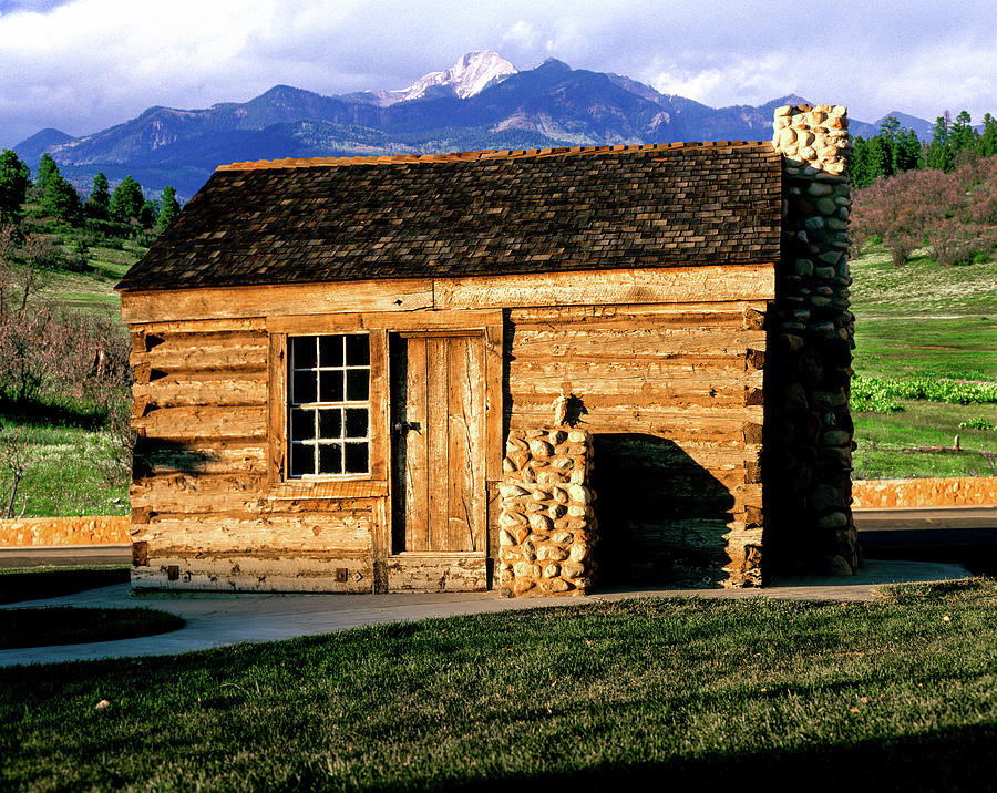 Log Cabin in the Mountains Photograph by Randy Bradley