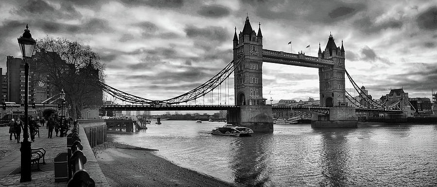 London - England - The Tower Bridge at Dawn Photograph by Carlos Alkmin