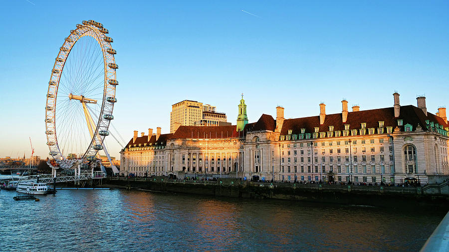 London Eye Gorgeous sundown near river thames by Santosh Puthran London Eye Gorgeous sundown near river thames by Santosh Puthran