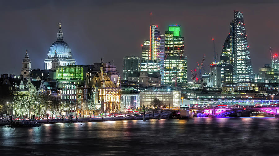 London skyline with St paul's, shard and other skyscrapers and ...