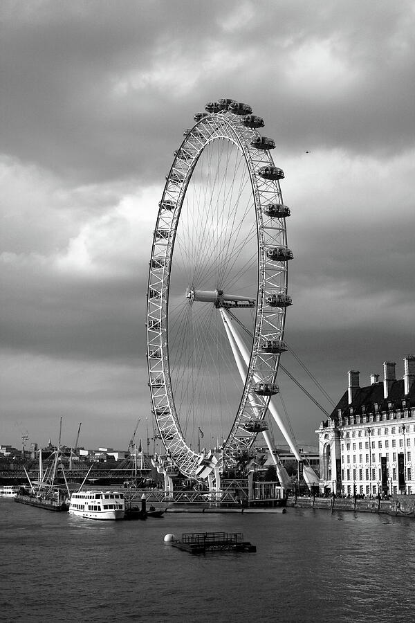 Londons Iconic Ferris Wheel  Photograph by Aidan Moran