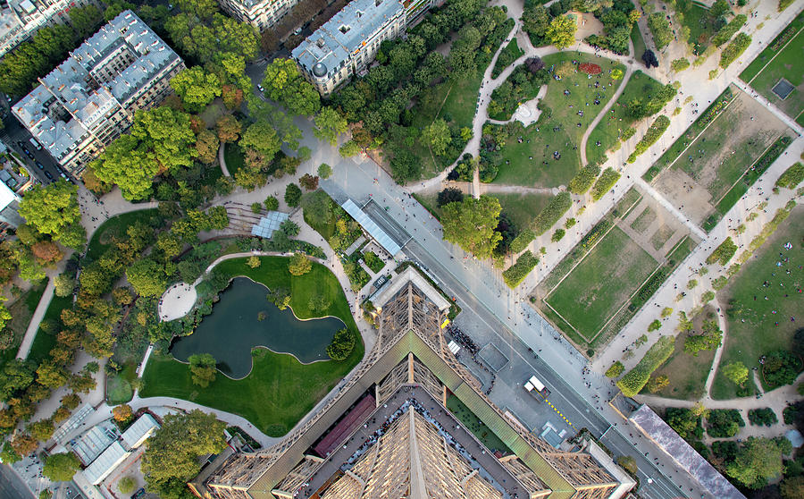 https://images.fineartamerica.com/images/artworkimages/mediumlarge/3/looking-down-from-the-eiffel-tower-john-twynam.jpg