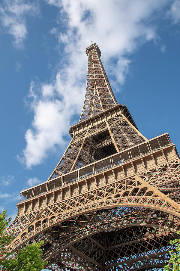 https://images.fineartamerica.com/images/artworkimages/mediumlarge/3/looking-up-from-the-base-of-the-eiffel-tower-john-twynam.jpg