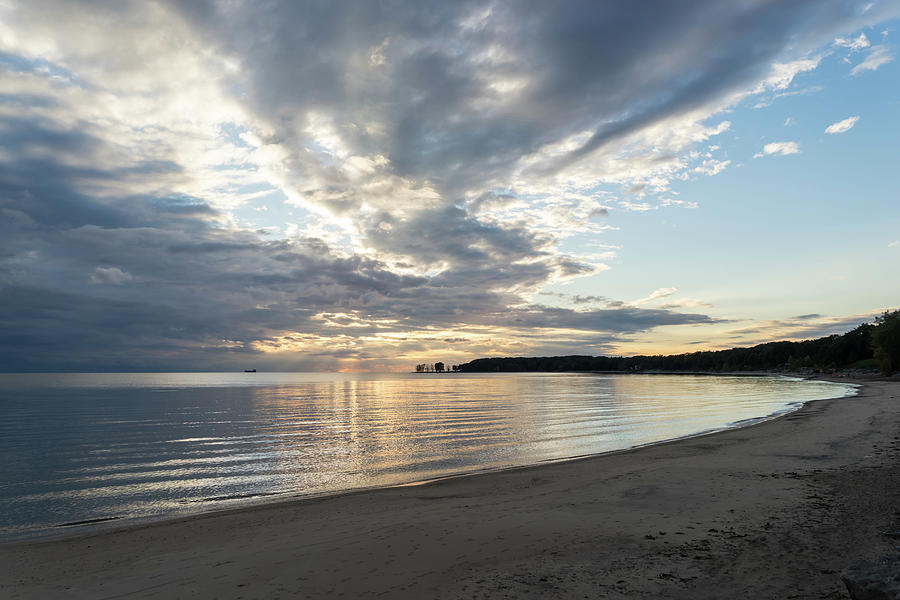 Lorraine Bay Sundown - Lake Erie North Shore Photograph by Georgia Mizuleva