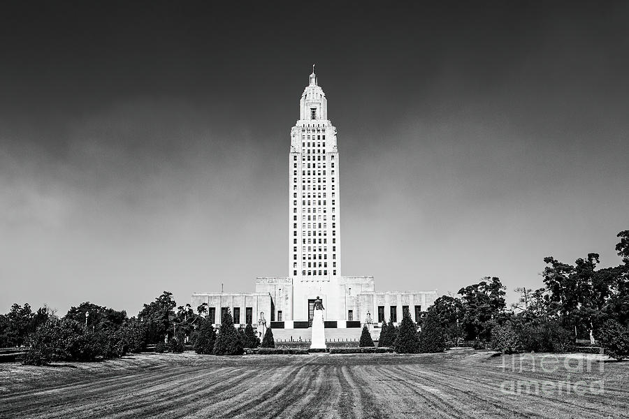 Baton Rouge Photograph - Louisiana State Capitol - BW by Scott Pellegrin