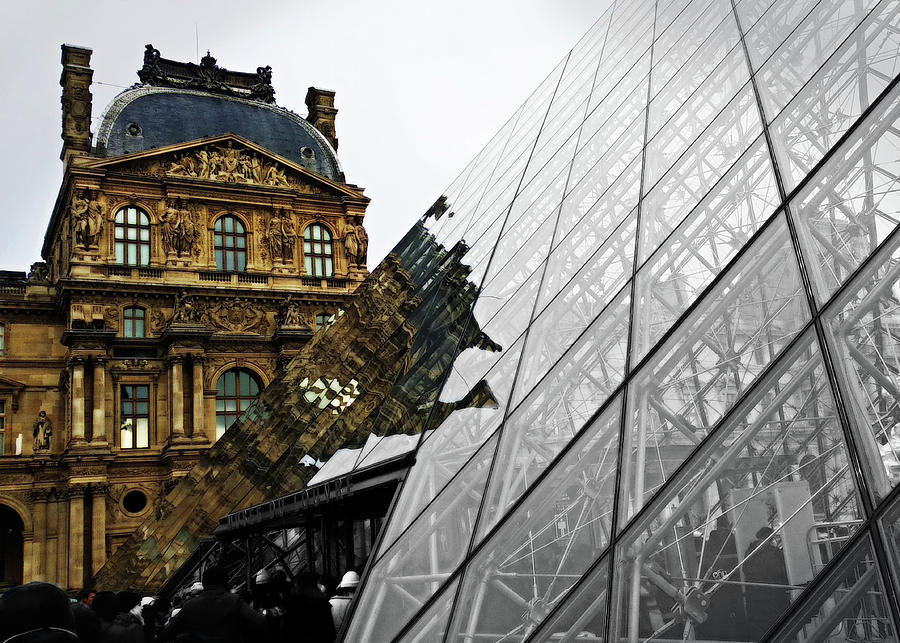 Louvre and pyramid selective Photograph by Pedro Cardona Llambias