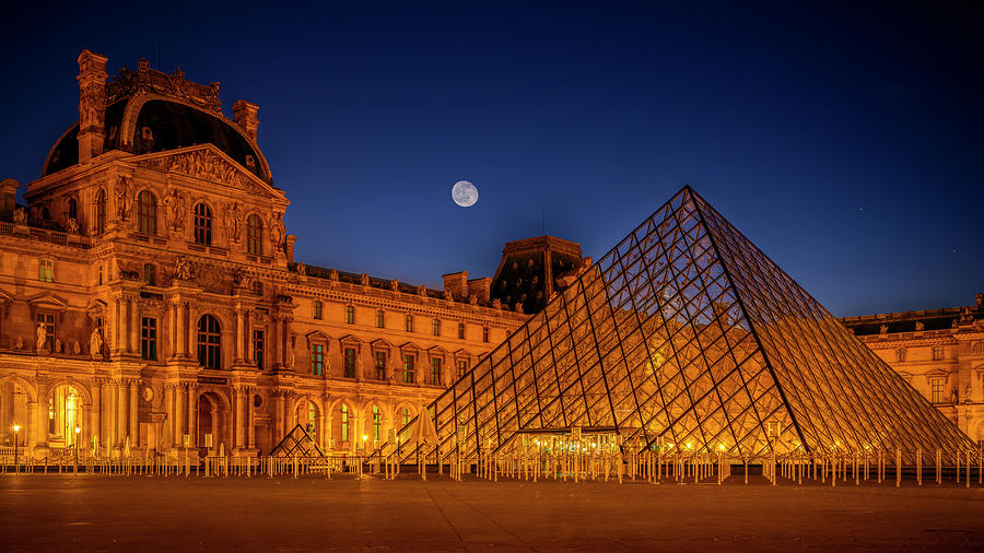 Louvre Before Dawn Photograph by Dee Potter