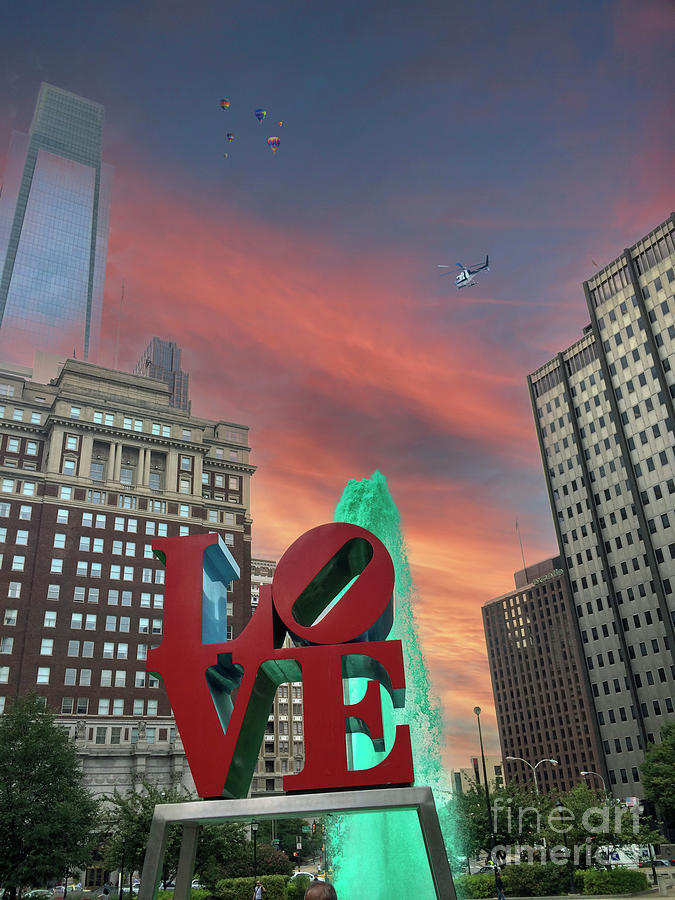 Love In The Plaza Photograph