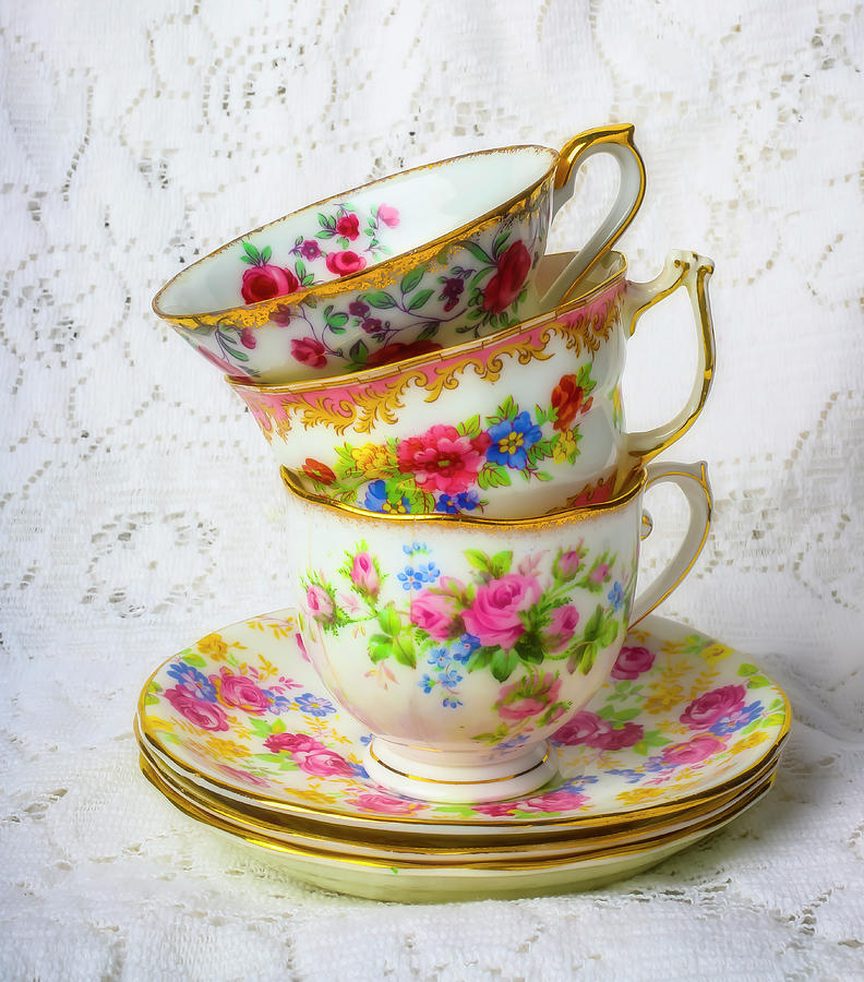 https://images.fineartamerica.com/images/artworkimages/mediumlarge/3/lovely-english-tea-cups-garry-gay.jpg