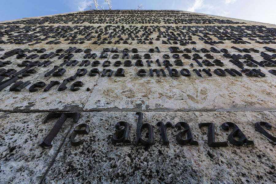 Low angle view of words on monument, Santa Clara, Santa Clara, Cuba Photograph by Jeremy Woodhouse