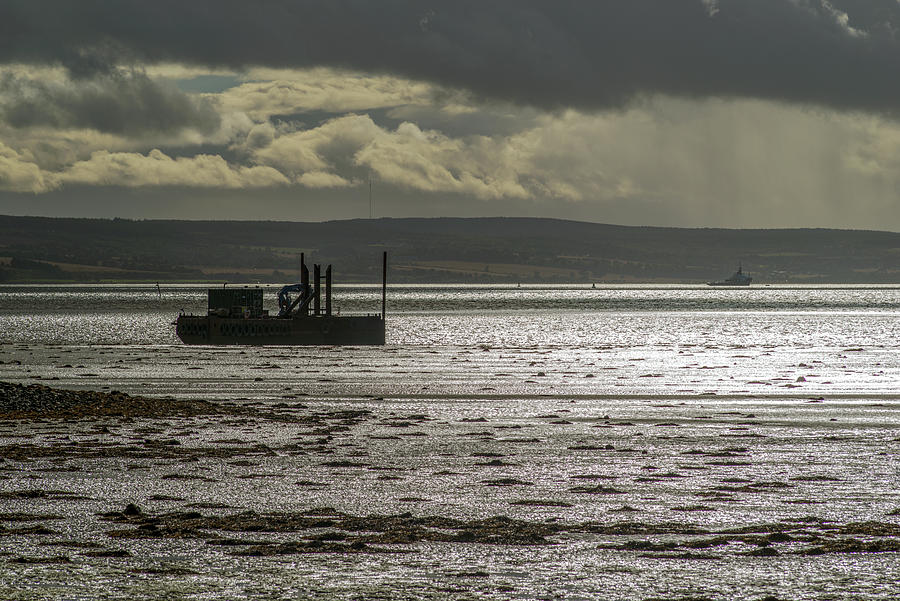 Low tide in Isle of Skye Photograph by Dubi Roman