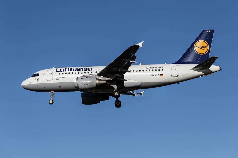 Lufthansa Airbus A319-100 Photograph