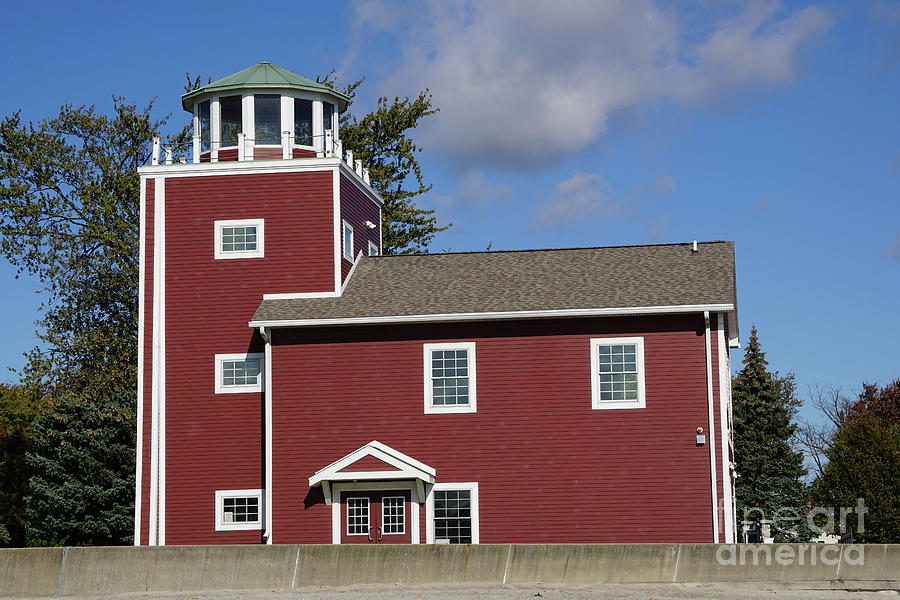 luna pier lighthouse tours