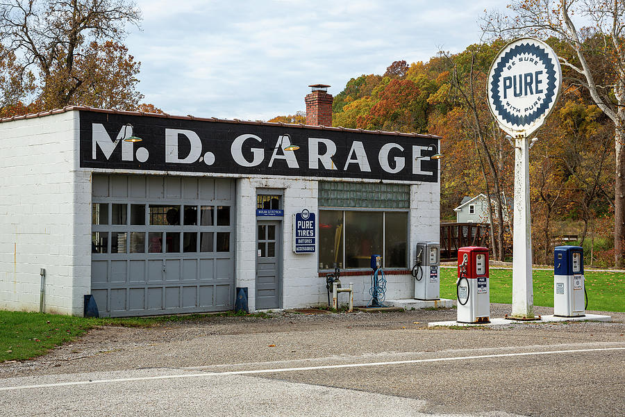 M D Garage Photograph by Dale Kincaid