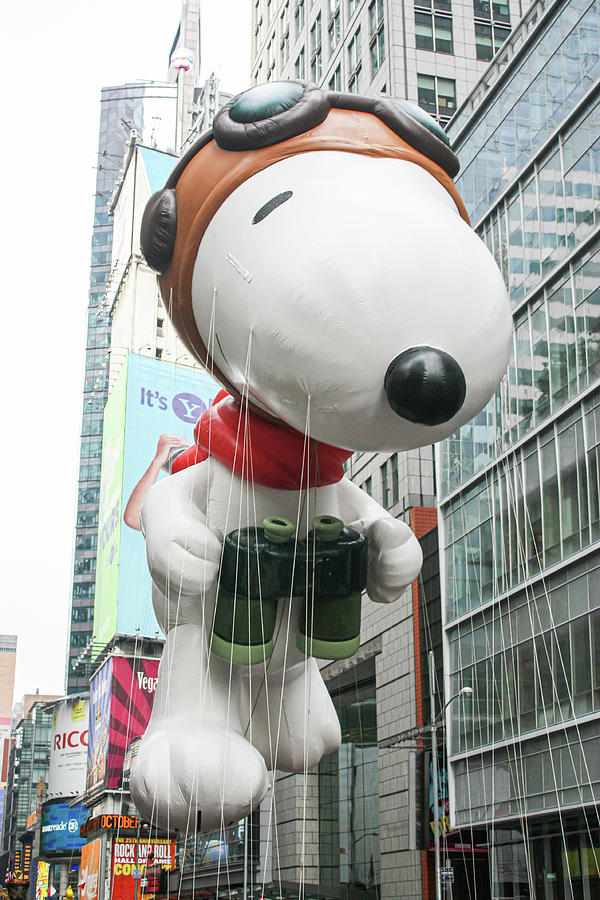 Macys Parade - Snoopy Balloon Photograph by Mark Chandler - Fine Art ...