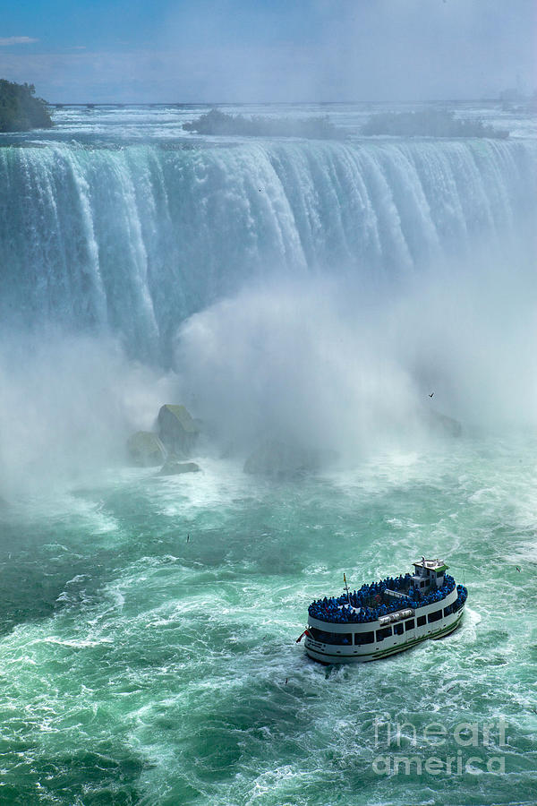 Maid of the Mist at Niagara Falls Photograph by Diane Diederich