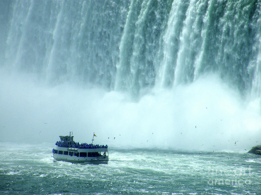 Maid of the Mist - Niagara Falls - Canada Photograph by Phil Banks