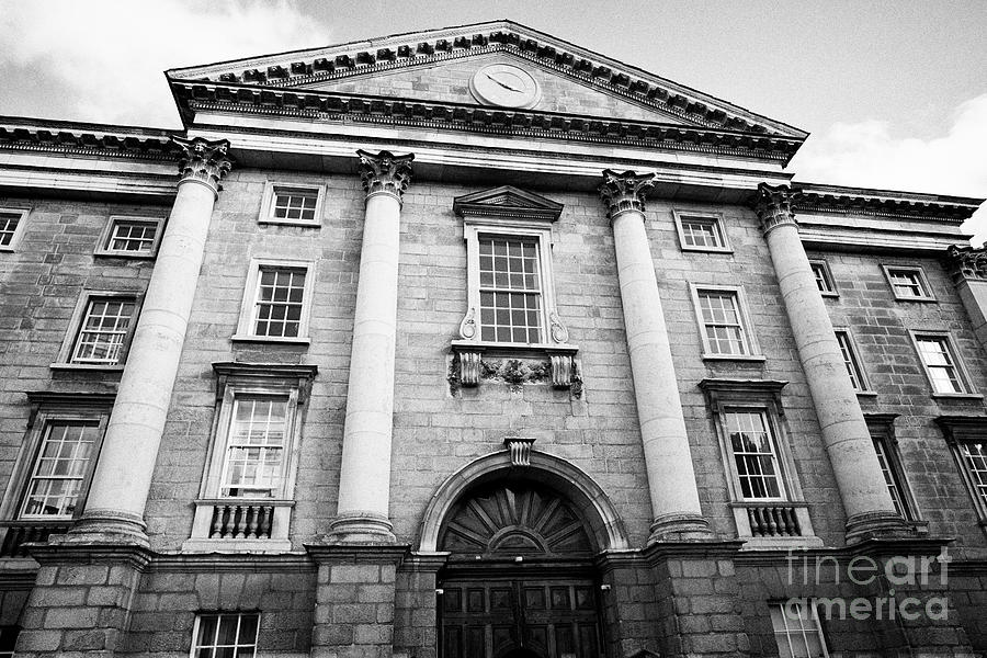 Main Building And Entrance Gate Trinity College Dublin University Of ...