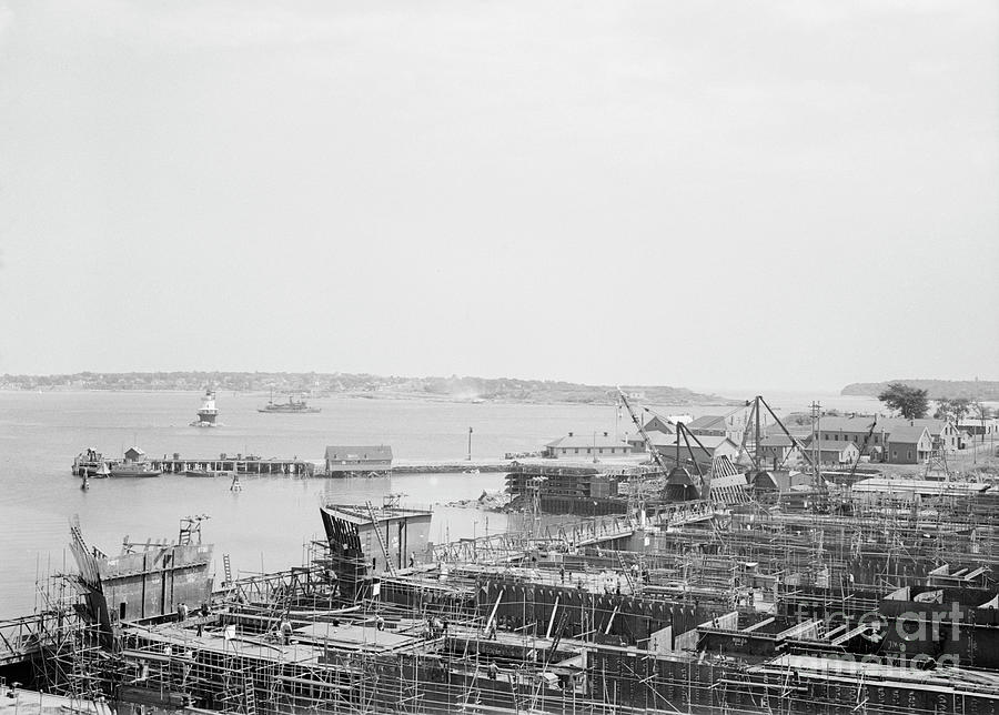 Maine - Shipbuilding, 1942 Photograph by Albert Freeman