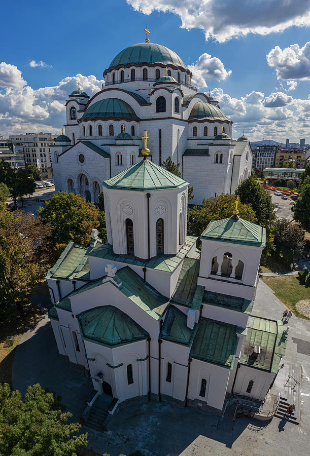 Mala Crkva Svetog Save Sa Hramom U Pozadinibeograd, Srbija, Centar ...