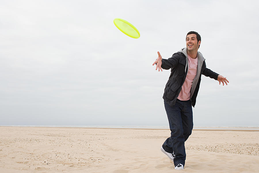 Man throwing a flying disc Photograph by Image Source