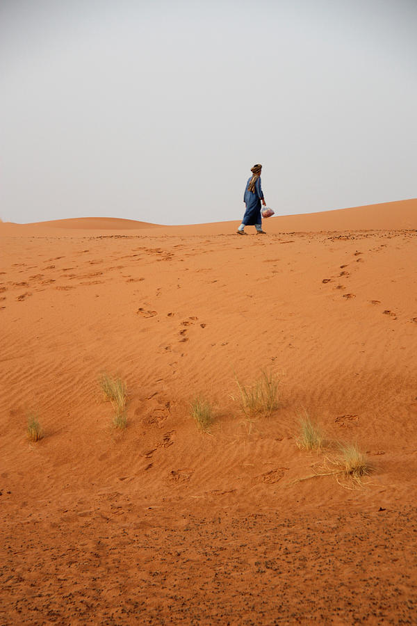 Man walking in desert Photograph by David Oliete