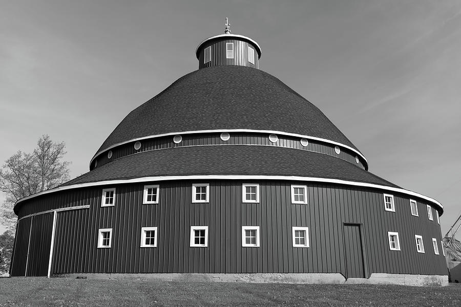 Manchester Round Barn Black And White Photograph by Dan Sproul