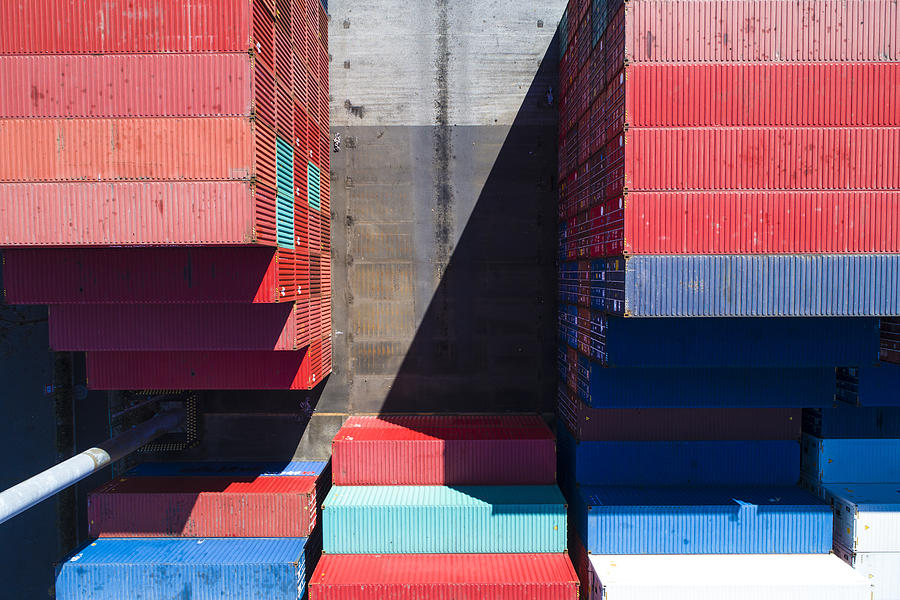Many containers. Photograph by Kokouu