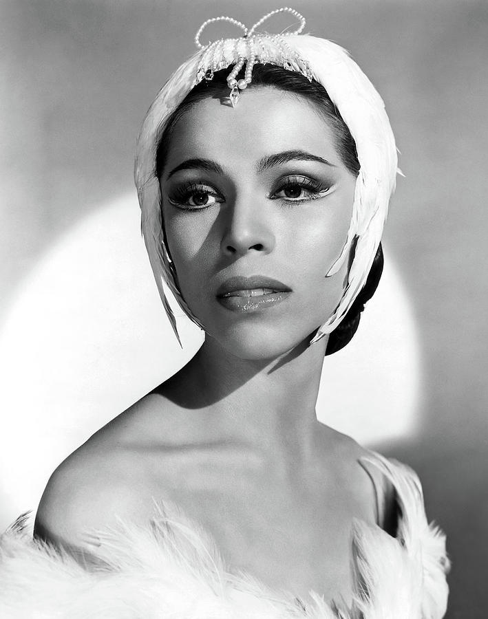 MARIA TALLCHIEF in THE ONE PIECE BATHING SUIT -1952-, directed by MERVYN LEROY. Photograph by Album