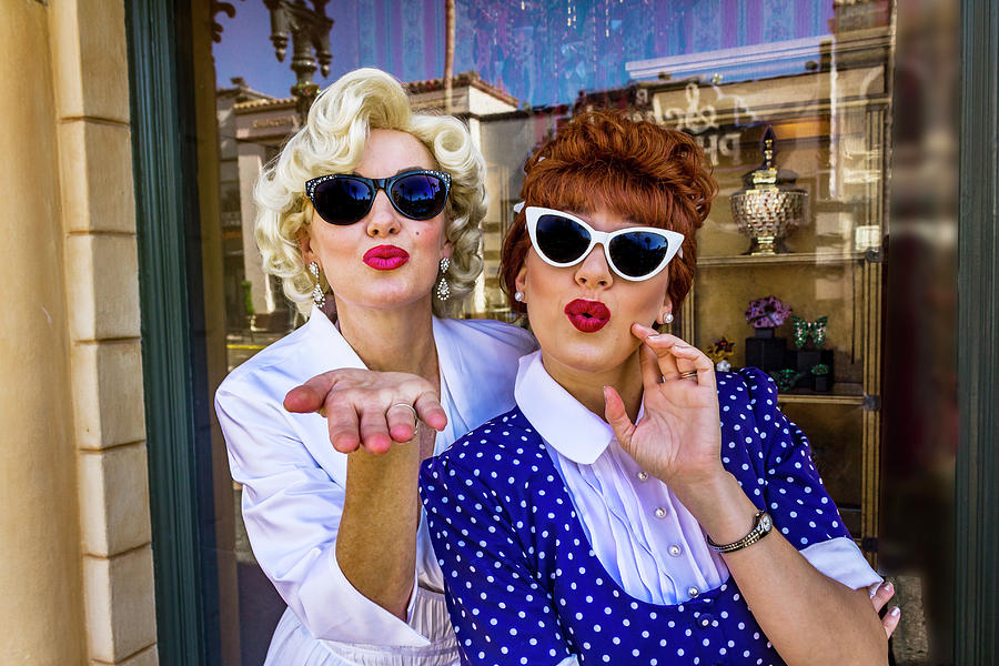 Marilyn Monroe and Lucille Ball imitators Photograph by Carlos Diaz