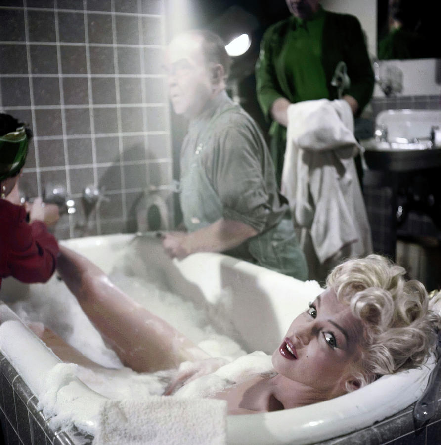 MARILYN MONROE in THE SEVEN YEAR ITCH -1955-, directed by BILLY WILDER. Photograph by Album