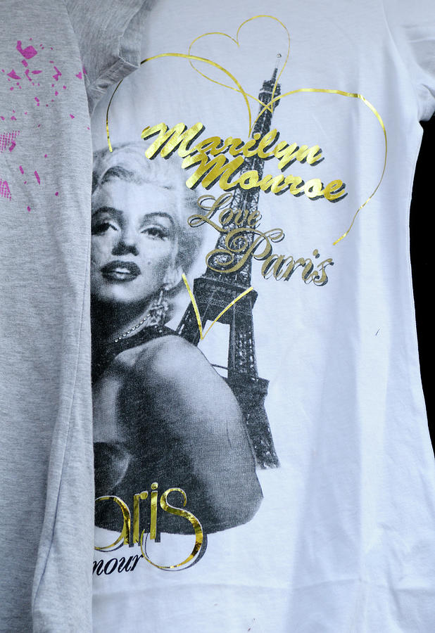 Marilyn Monroe T-shirt, Paris, France Photograph by Kevin Oke