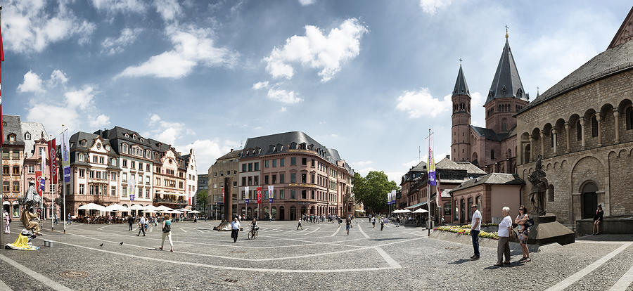 Marketplace in Mainz and St Martin`s Cathedral, Germany, Europe Photograph by Am-c