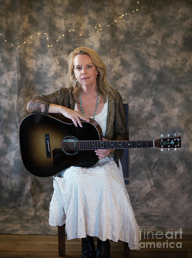 Mary Chapin Carpenter - A Legendary Voice Photograph by Diane Hocker